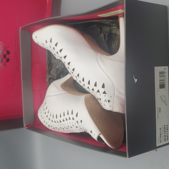 Vince Camuto Ivory White Leather Peep Hole Bootties with Silver studs Size 8 - Picture 16 of 16